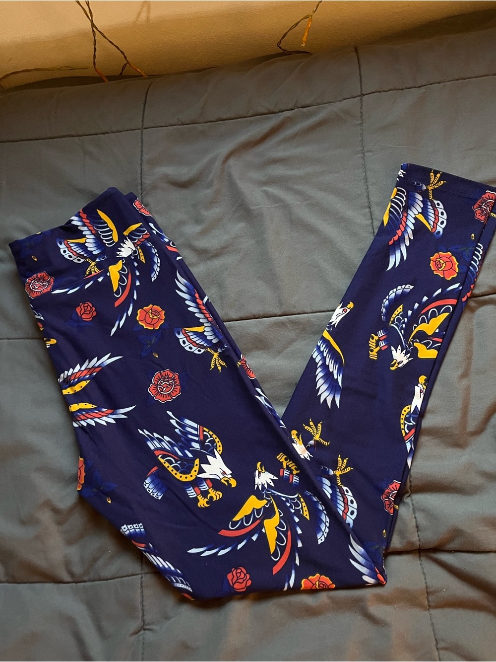 LuLaRoe Patriotic Patterned Leggings - Picture 1 of 3